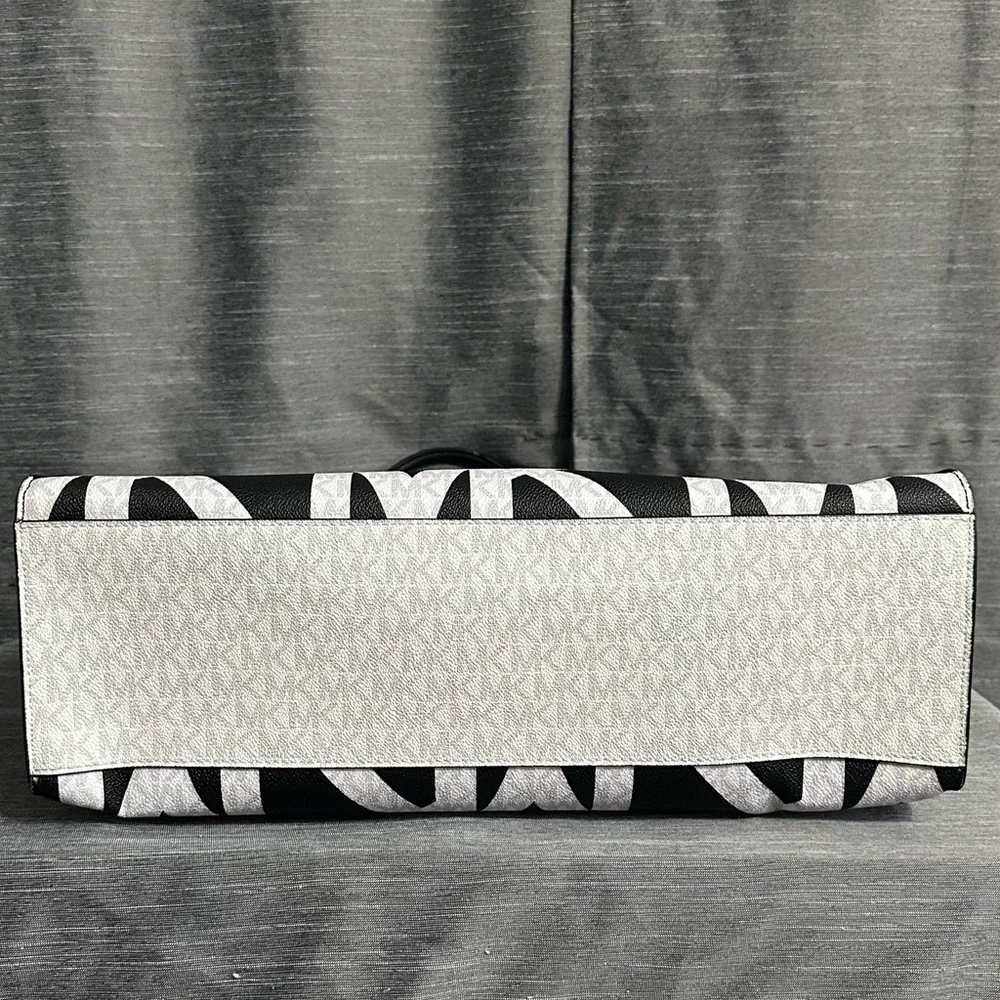 Micheal Kors Everly Tote in Black and White Multi - Picture 5 of 9